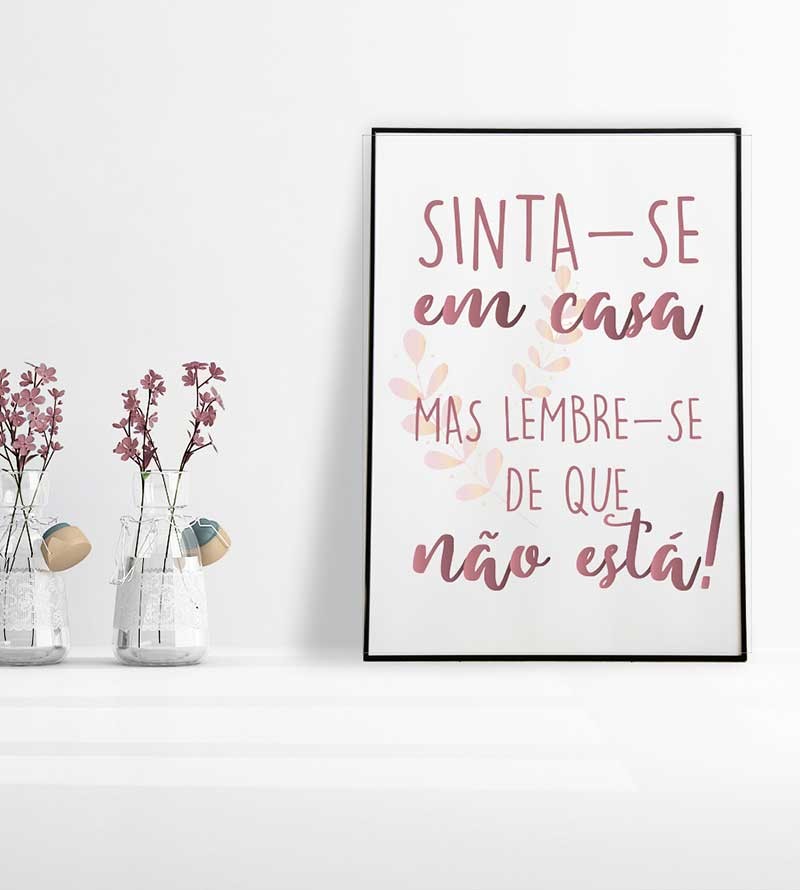 Quadro Sinta-se em casa, em tons de roxo claro e branco