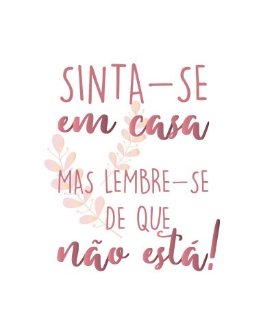 Quadro Sinta-se em casa, em tons de roxo claro e branco Quadro Sinta-se em casa, em tons de roxo claro e branco