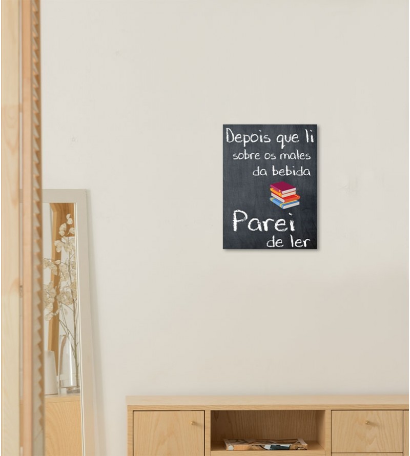 Pôster escrito "Depois que li sobre os males da bebida Parei de ler"