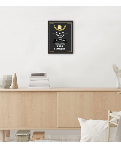 Pôster escrito "Um café para acordar e um sorriso para começar"