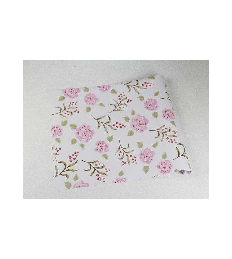 Papel de parede floral vintage com fundo bege claro e desenhos em verde e rosa