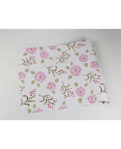 Papel de parede floral vintage com fundo bege claro e desenhos em verde e rosa Papel de parede floral vintage com fundo bege claro e desenhos em verde e rosa