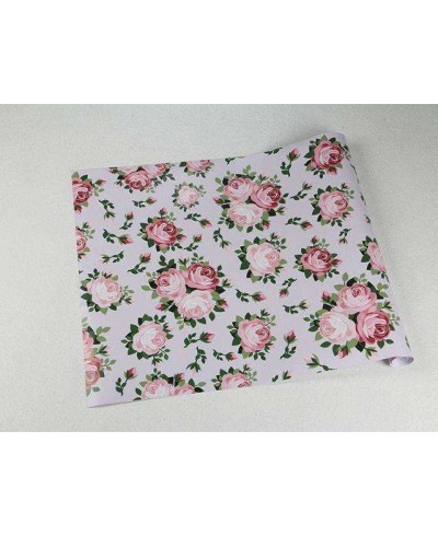 Papel de parede rama de flores na cores rosa e verde com fundo cinza Papel de parede rama de flores na cores rosa e verde com fundo cinza