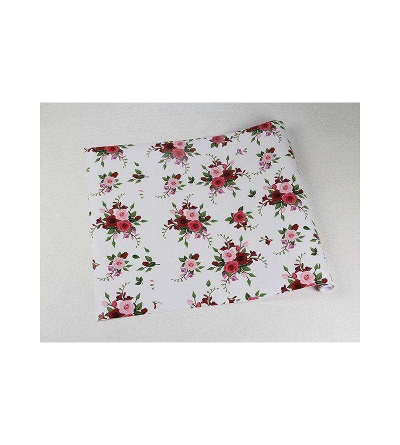 Papel de parede arranjo de flores nas cores verde, vinho, vermelho e rosa com fundo branco