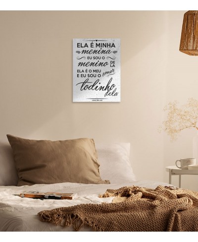 Pôster escrito "Ela é minha menina..."