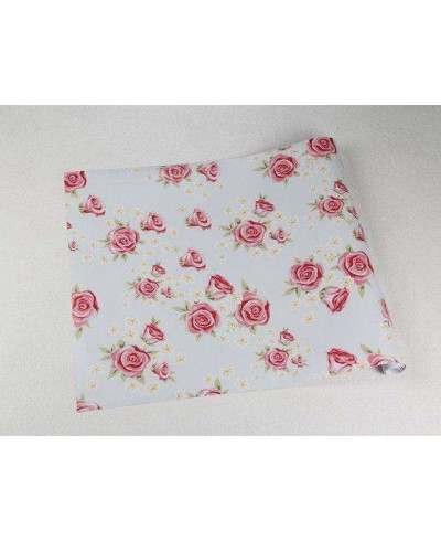 Papel de parede floral romântico vintage com desenhos nas cores verde e rosa com detalhes amarelos e fundo azul acinzentado Papel de parede floral romântico vintage com desenhos nas cores verde e rosa com detalhes amarelos e fundo azul acinzentado