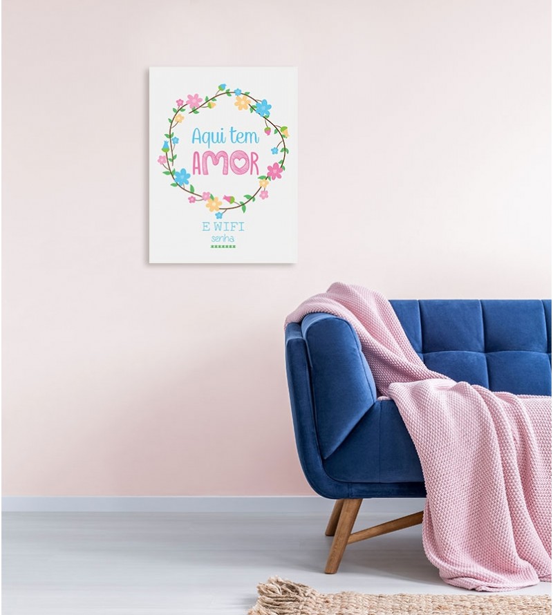 Pôster escrito "Aqui tem Amor e wifi"