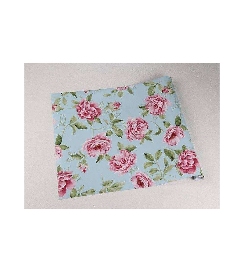 Papel de parede arranjo floral rosa com folhas verdes e fundo azul