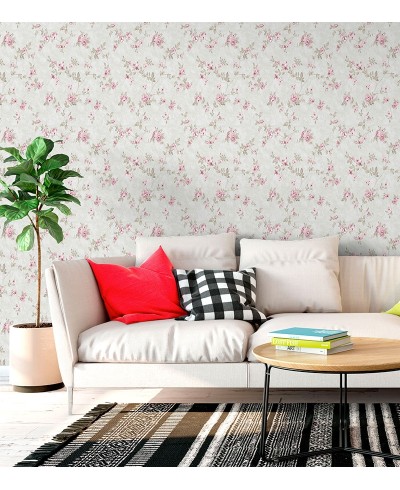 Papel de parede com tons de verde e detalhes em rosa