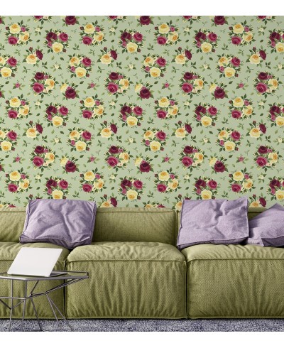 Papel de parede floral vintage fundo verde claro e detalhes em amarelo, vinho e rosa