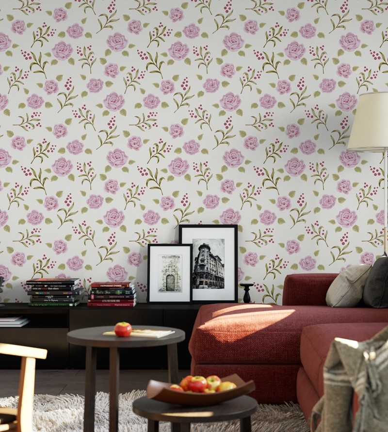 Papel de parede floral vintage com fundo bege claro e desenhos em verde e rosa