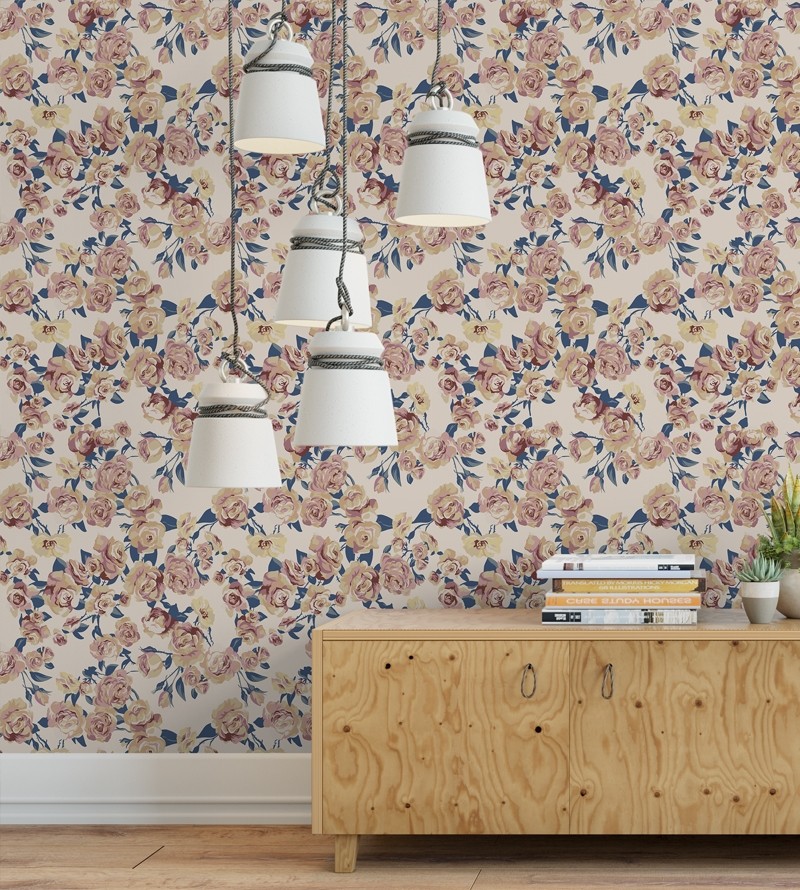 Papel de parede romântico em fundo rosa e flores em tons rosa, azul, cinza e amarelo