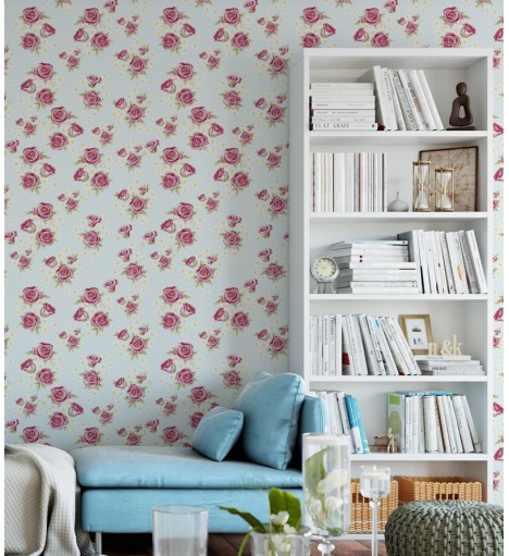 Papel de parede floral romântico vintage com desenhos nas cores verde e rosa com detalhes amarelos e fundo azul acinzentado