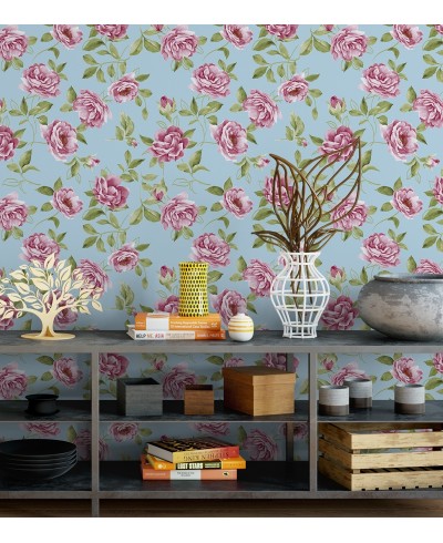 Papel de parede arranjo floral rosa com folhas verdes e fundo azul