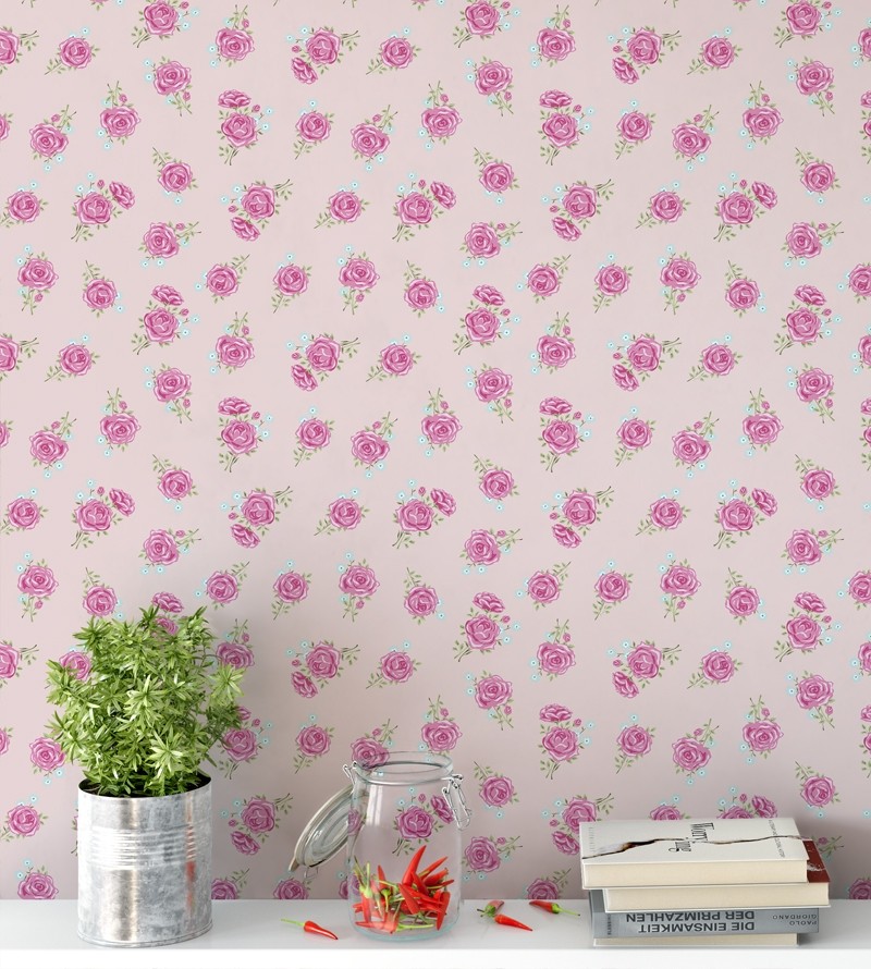 Papel de parede com fundo rosa claro, flores em tons rosa e azul, e folhas em tons verdes - Rose 09