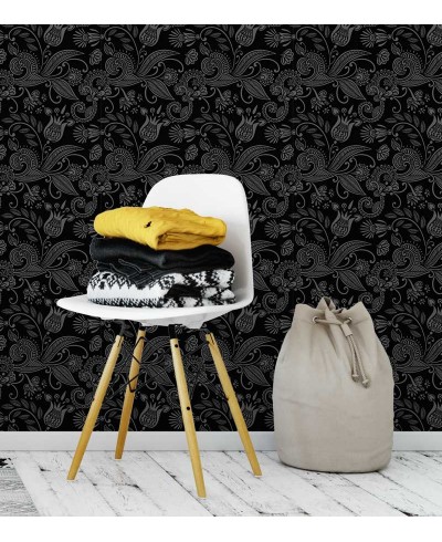 Papel de parede com fundo preto e desenhos na cor cinza - Floral 39 Papel de parede com fundo preto e desenhos na cor cinza - Floral 39