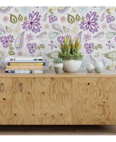 Papel de parede com fundo roxo claro e branco, desenhos em tons de roxo, verde, azul e amarelo - Floral 90