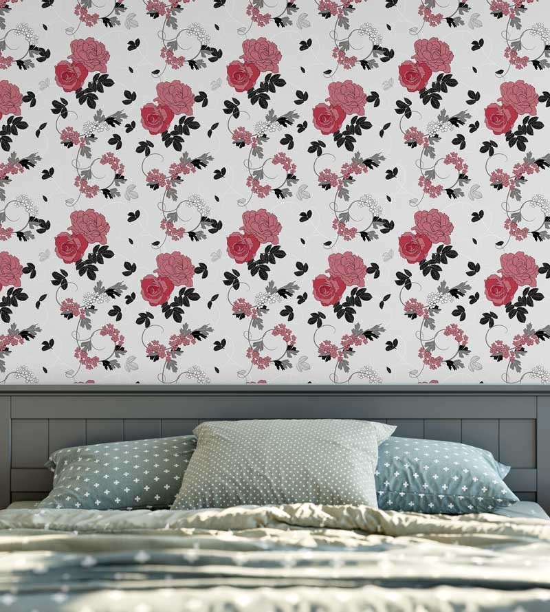 Papel de parede com fundo cinza claro, desenhos em rosa, preto, cinza e branco - Floral 103