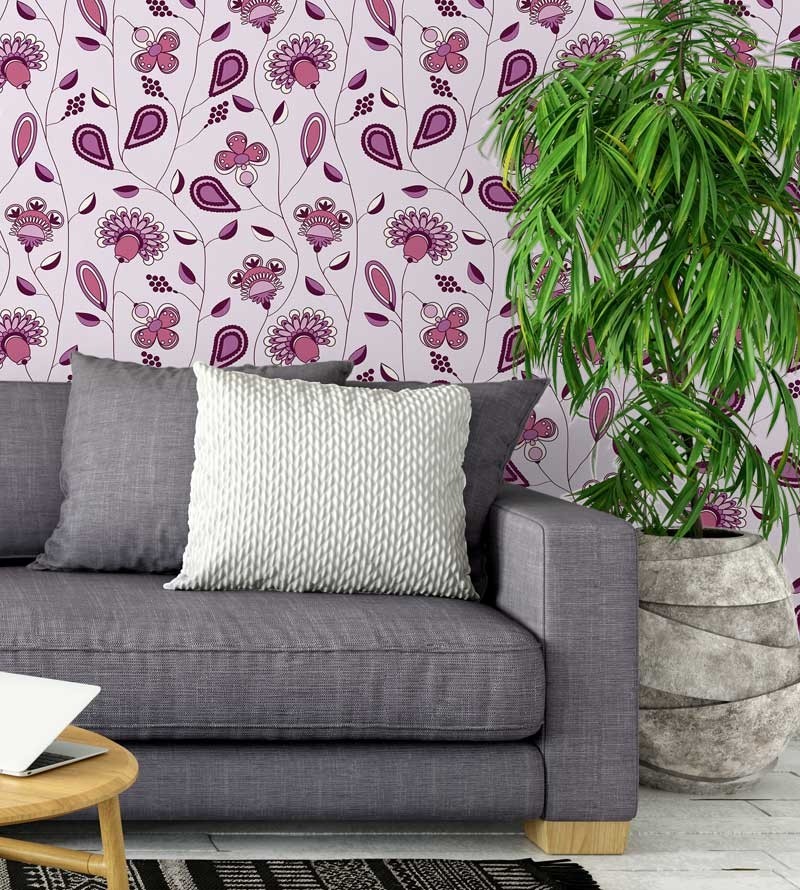 Papel de parede floral, fundo rosa claro, desenhos em tons roxo e rosa, com detalhes brancos - Glamour 16