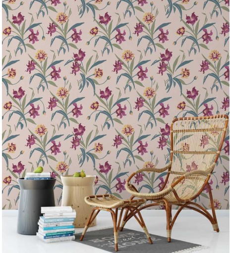 Papel de parede com flores vermelhas com detalhes em tons amarelos e bege, folhagem em verde musgo e verde oliva - Luxury 27