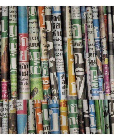 Papel de parede no modelo jornal dobrado, em cores variadas, azul, laranja, vermelho, verde, preto - Jornal 14